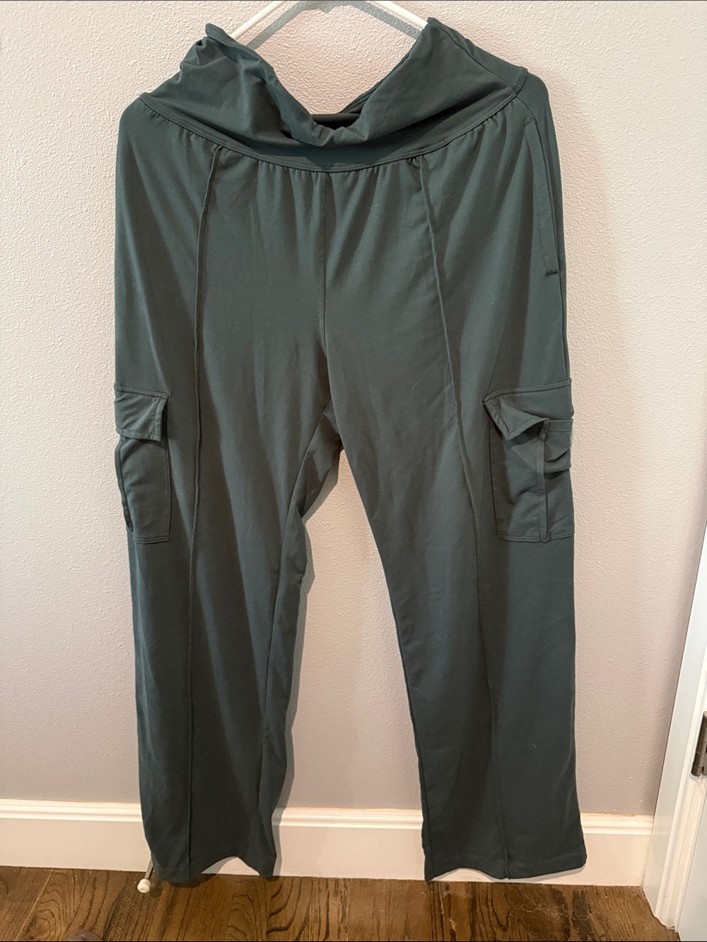 Medium Women’s Dark Green Cargo Lounge Pants - Rae Mode